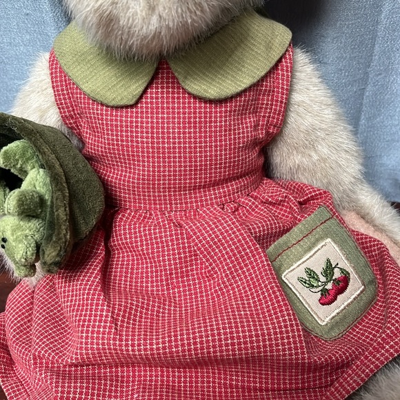 Boyds Bears Momma McVeggie & The Sweetpeas Plush Bear with Babies in Pea Pod - Picture 8 of 16